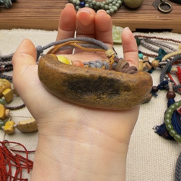 手链未镶嵌岫岩河磨玉（透闪石质玉）蘑*力