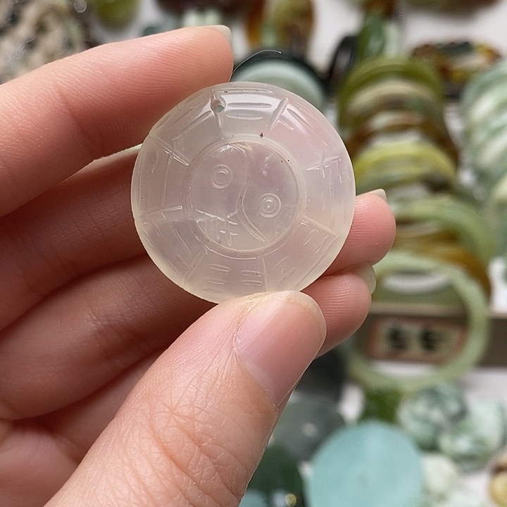 蛇纹石玉颈饰未镶嵌