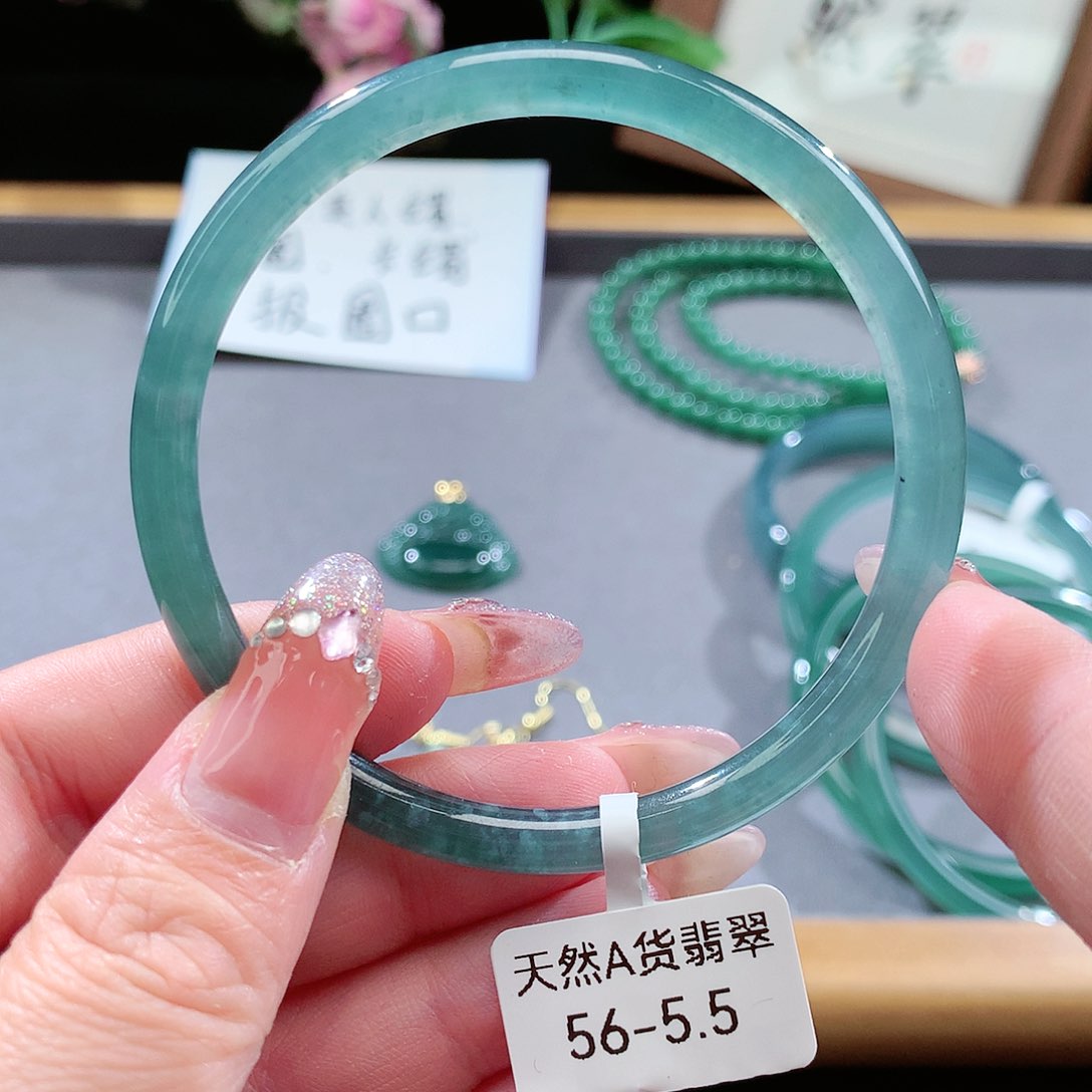 翡翠手镯（圆镯）未镶嵌