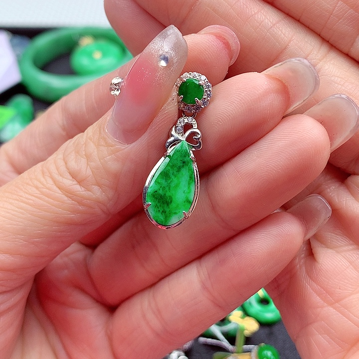 翡翠颈饰银S925镶嵌翡翠