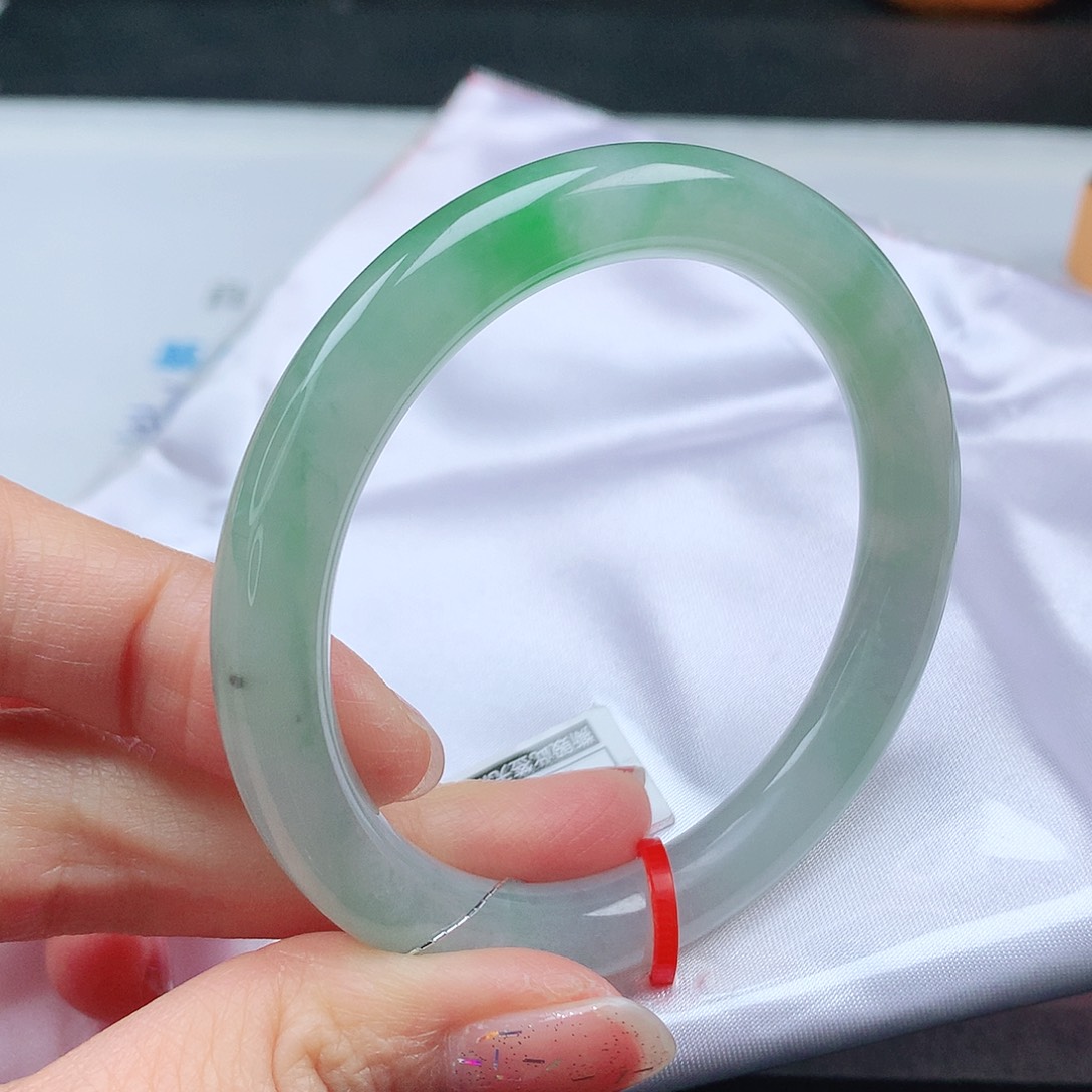 翡翠手镯（圆镯）未镶嵌53圆