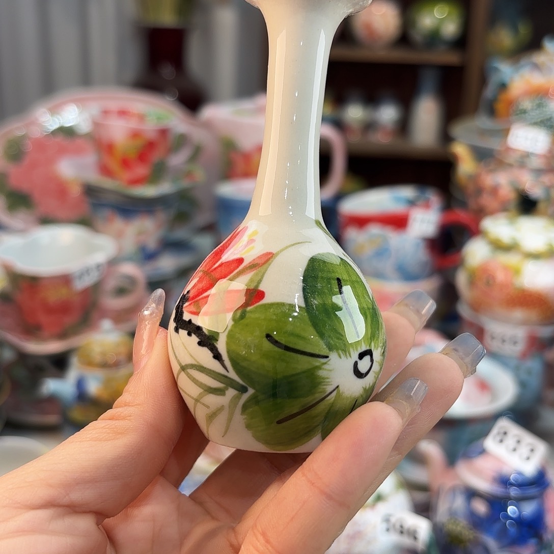 瓷片在干嘛我也在洗头发睡觉觉咯睡觉