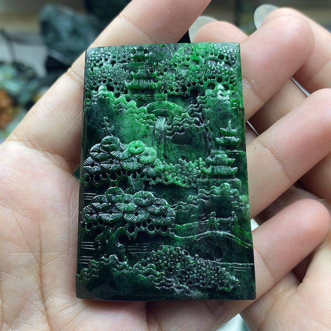 翡翠未镶嵌颈饰青****年牌子