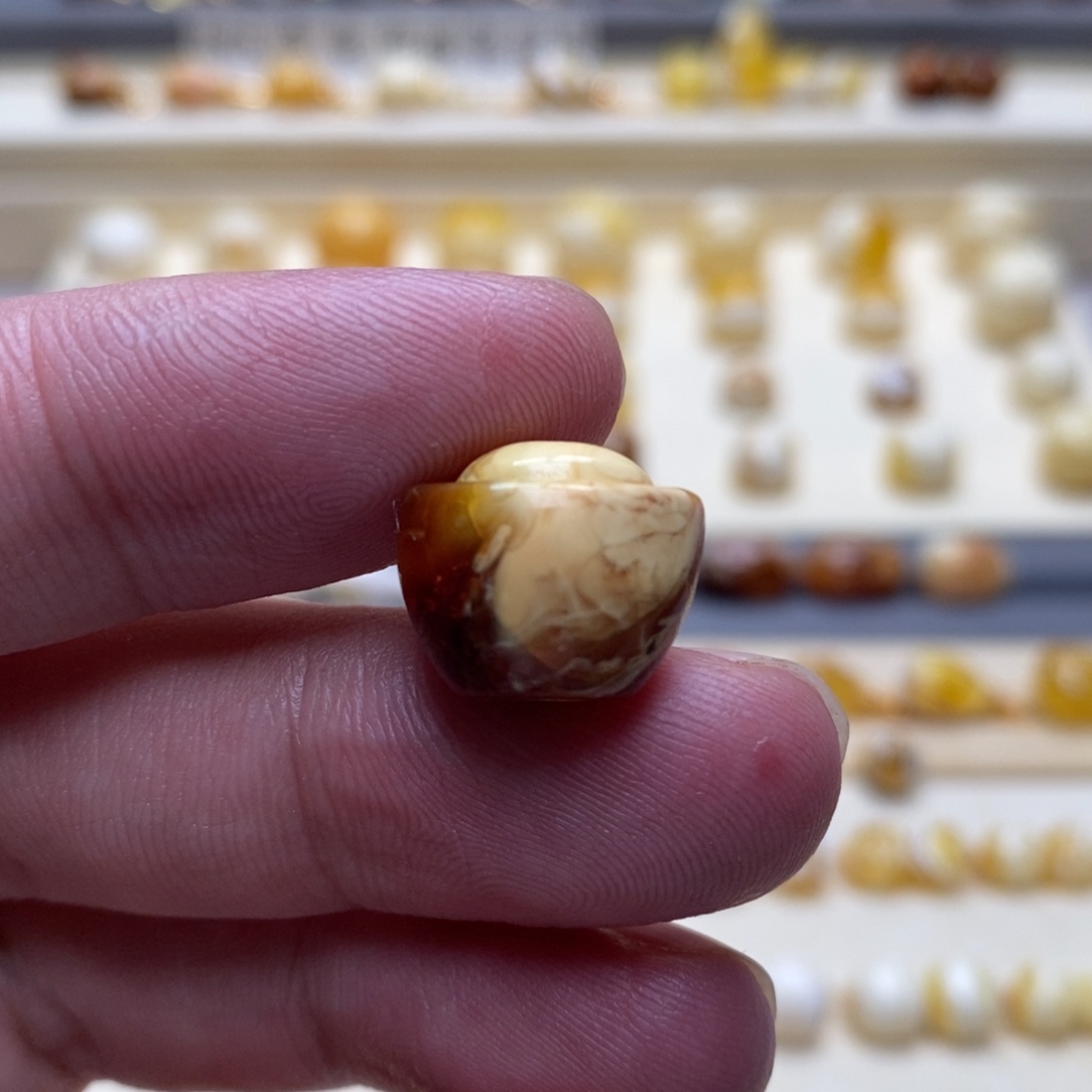 琥珀未镶嵌珠宝奇石