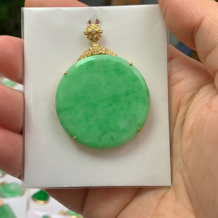 翡翠颈饰18K金镶嵌翡翠吊坠