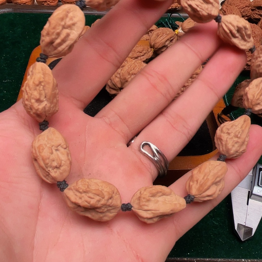 贾***钉文玩核桃吊坠异性