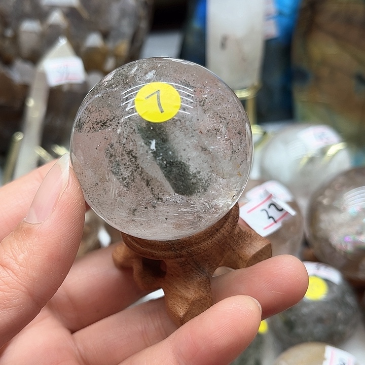 水晶137克幽灵小球未镶嵌