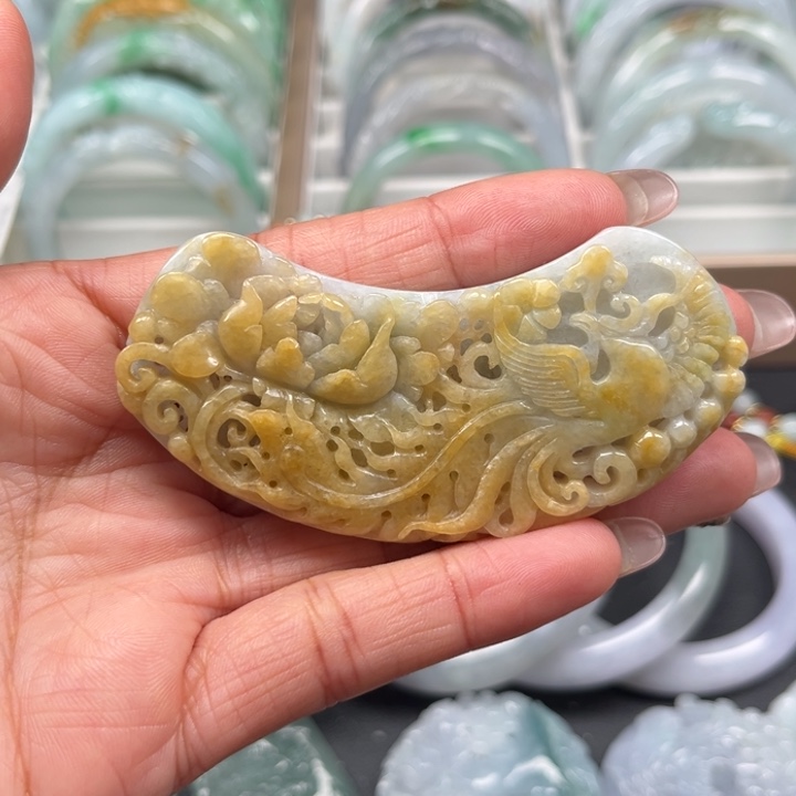 翡翠未镶嵌颈饰黄翡凤牌