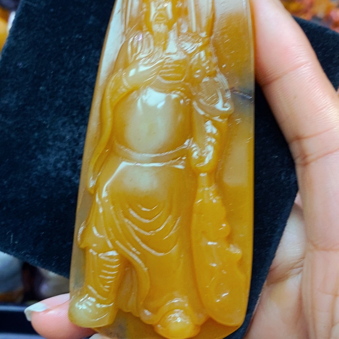 未镶嵌石英质玉（黄龙玉）项链