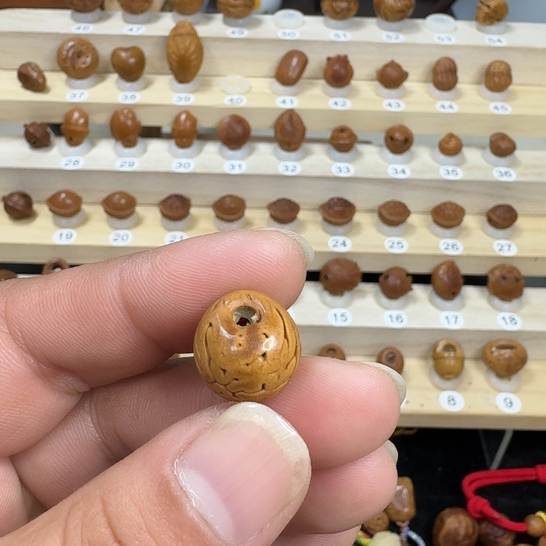 优***微桃核吊坠小胖篮核雕