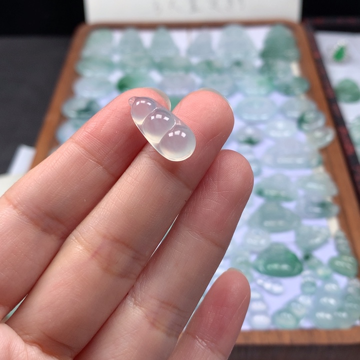 颈饰未镶嵌翡翠冰种福豆