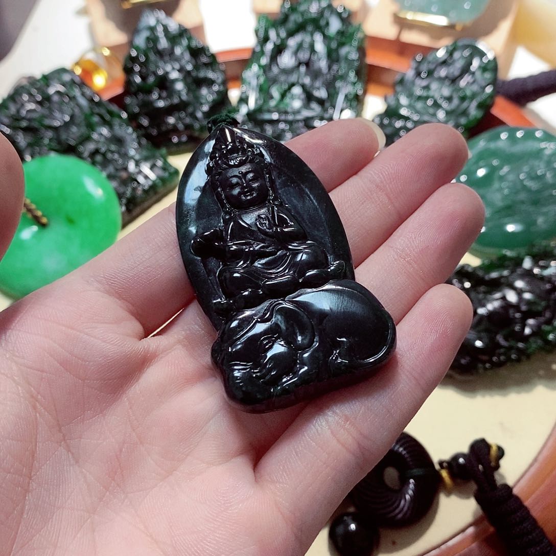 翡翠颈饰未镶嵌翡翠a