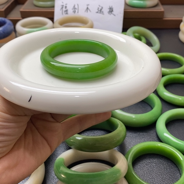 石英质玉手镯未镶嵌安*