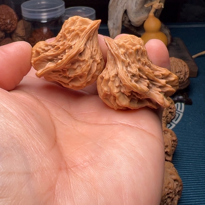 文玩核桃吊坠小鸟