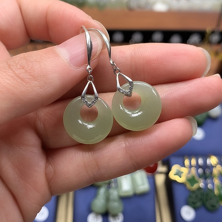 和田玉银S925镶嵌耳饰平安扣15.7左右冰晴水