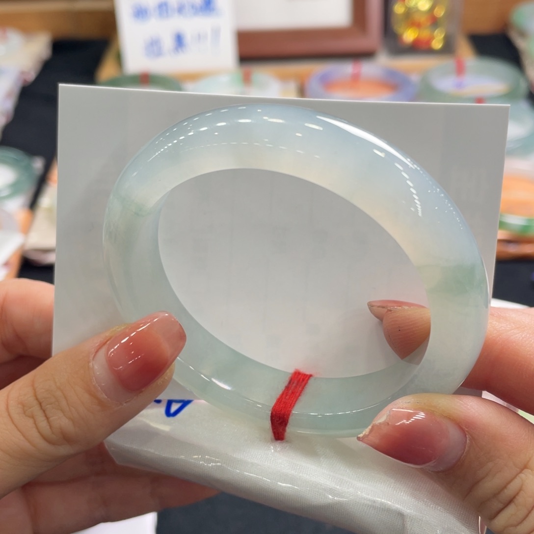 翡翠手镯未镶嵌55.6贵