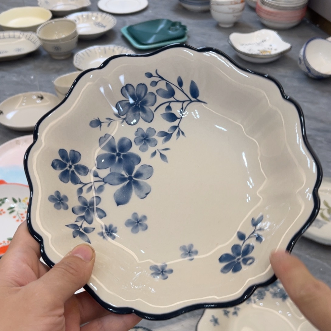 陶瓷微瑕餐具介意勿拍，满18飞！