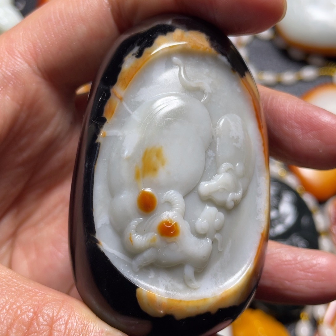 春***园和田玉未镶嵌颈饰