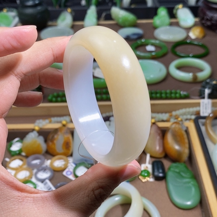 和田玉糖羊脂白玉轮胎镯57.4圈口82克未镶嵌
