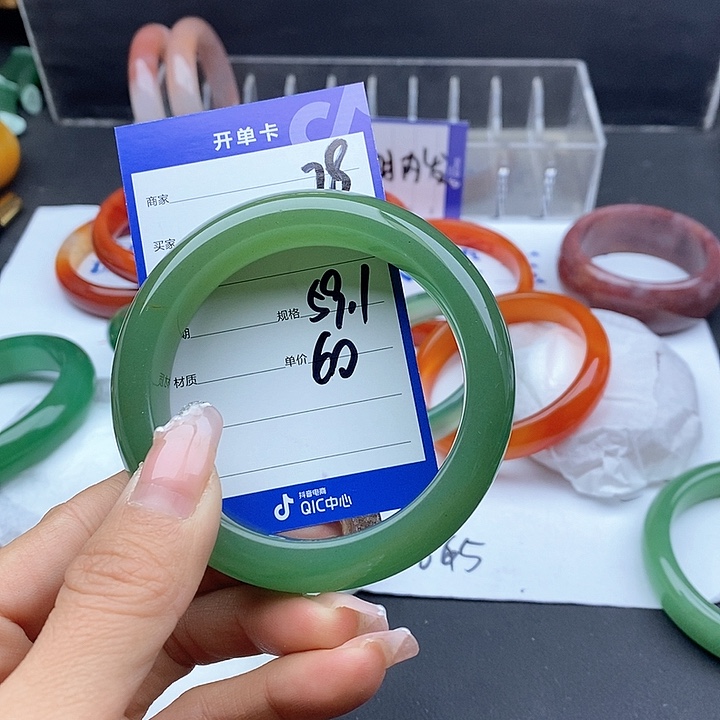 石英质玉手镯未镶嵌