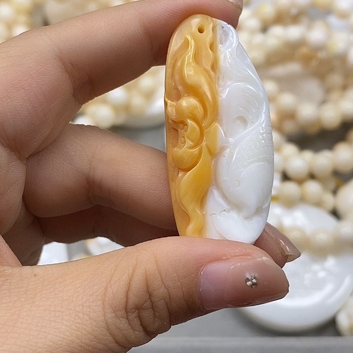 玉***缘香榧木花梨木，血吊坠