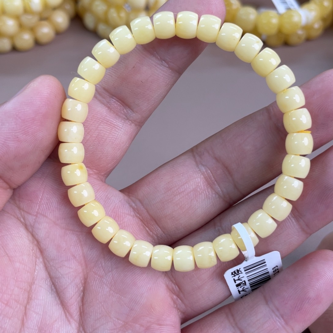 琥珀裸石未镶嵌12700000000