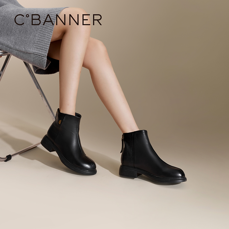 千百度 舒适百搭通勤女短靴平底简约风时装靴A24509303