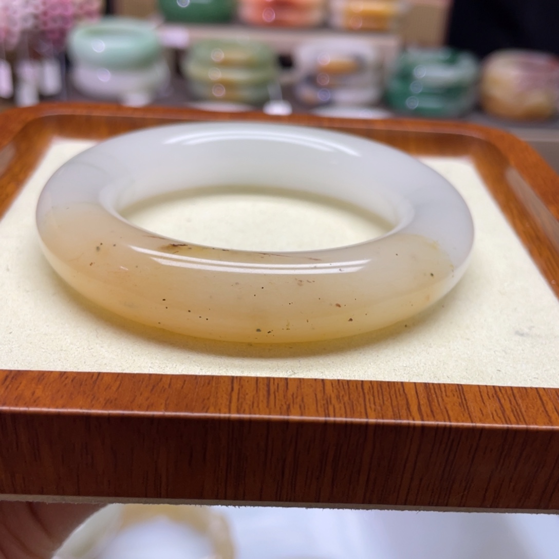 石英质玉未镶嵌手镯