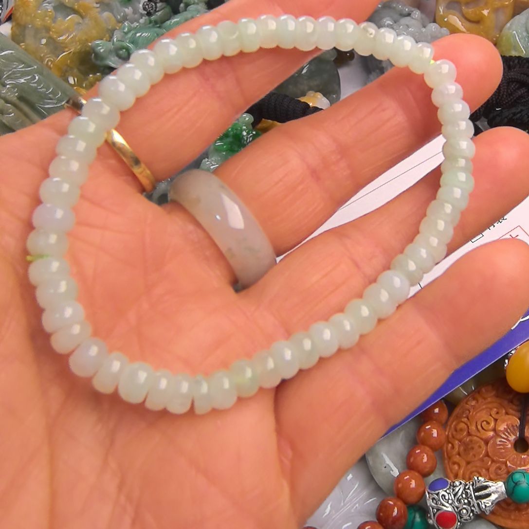 翡翠颈饰未镶嵌手串