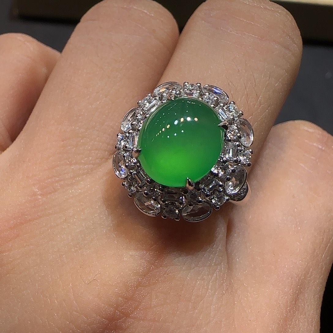 雪***鹅翡翠18K金镶嵌戒指蛋面