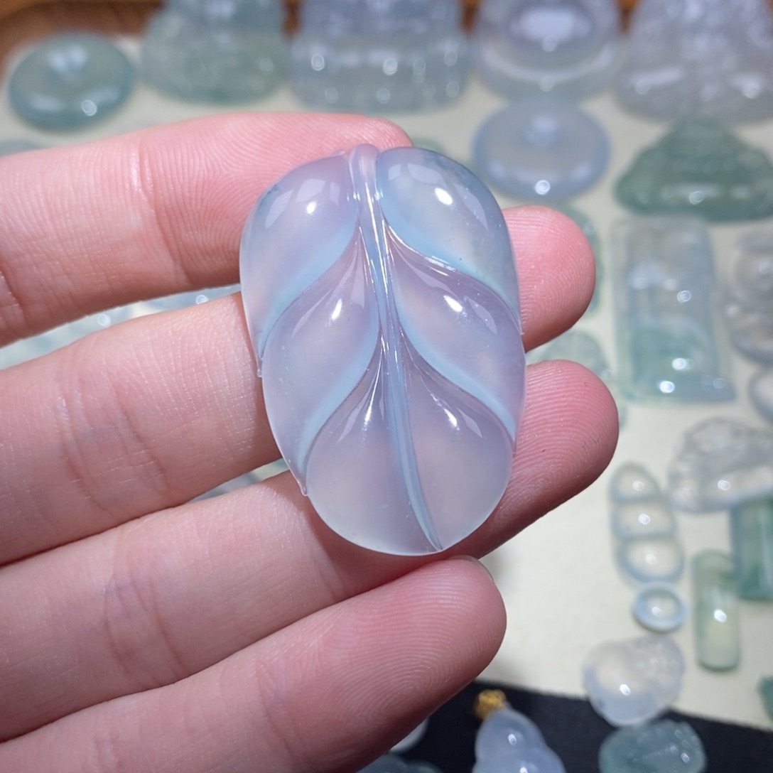 翡翠颈饰未镶嵌叶子