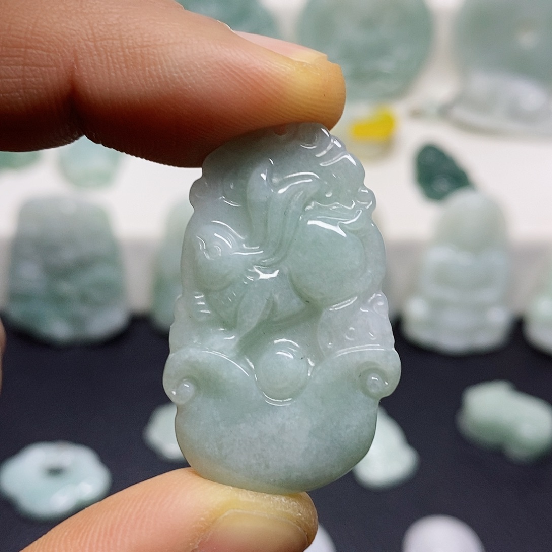 翡翠颈饰未镶嵌吊坠