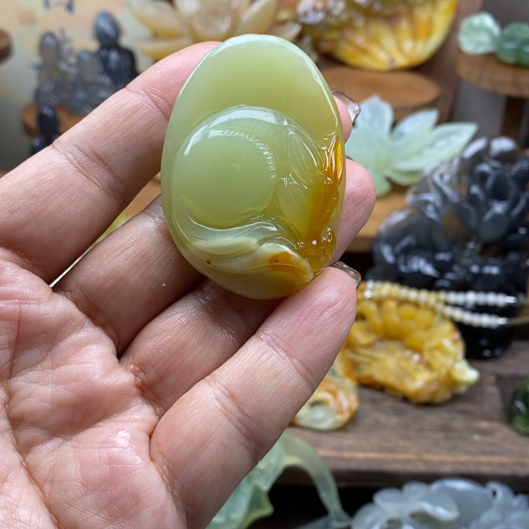 蛇纹石玉未镶嵌吊坠(不含链)微瑕