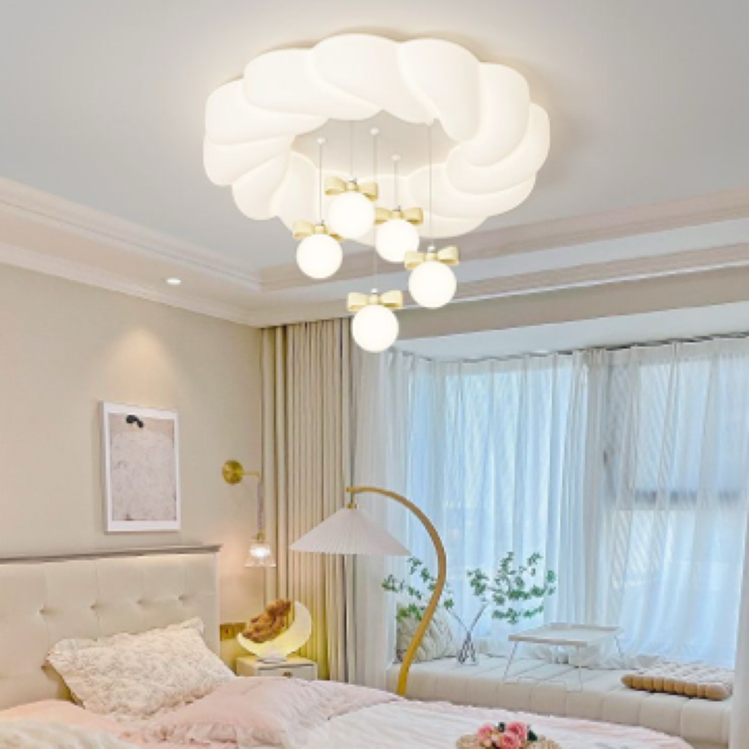 2025年新款温馨浪漫蝴蝶泡泡吊灯卧室