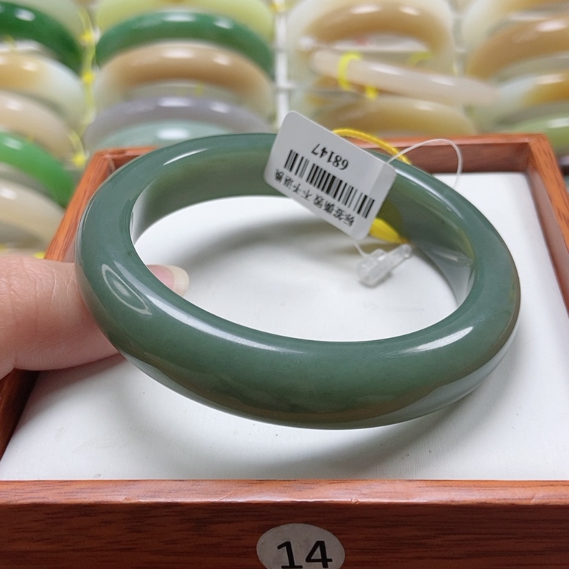 【闪购商品】和田玉手镯未镶嵌微瑕