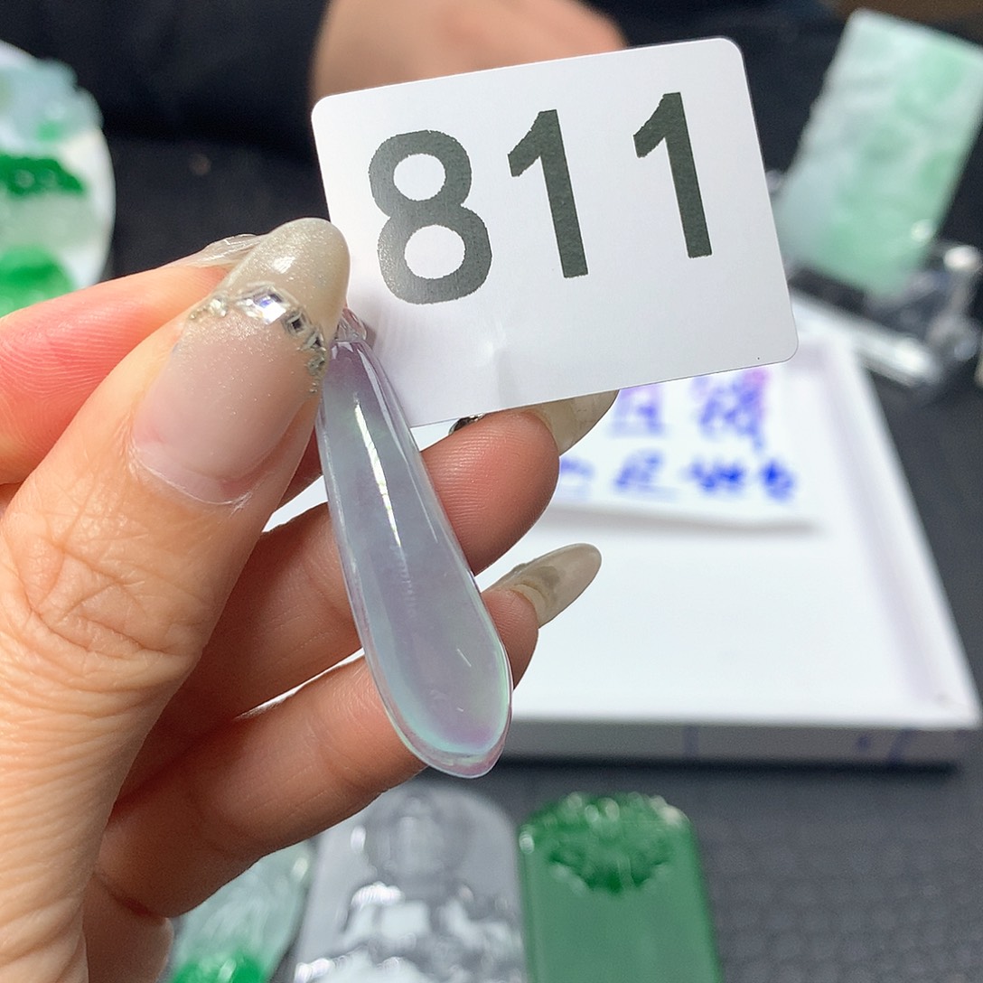 翡翠吊坠(赠链)未镶嵌