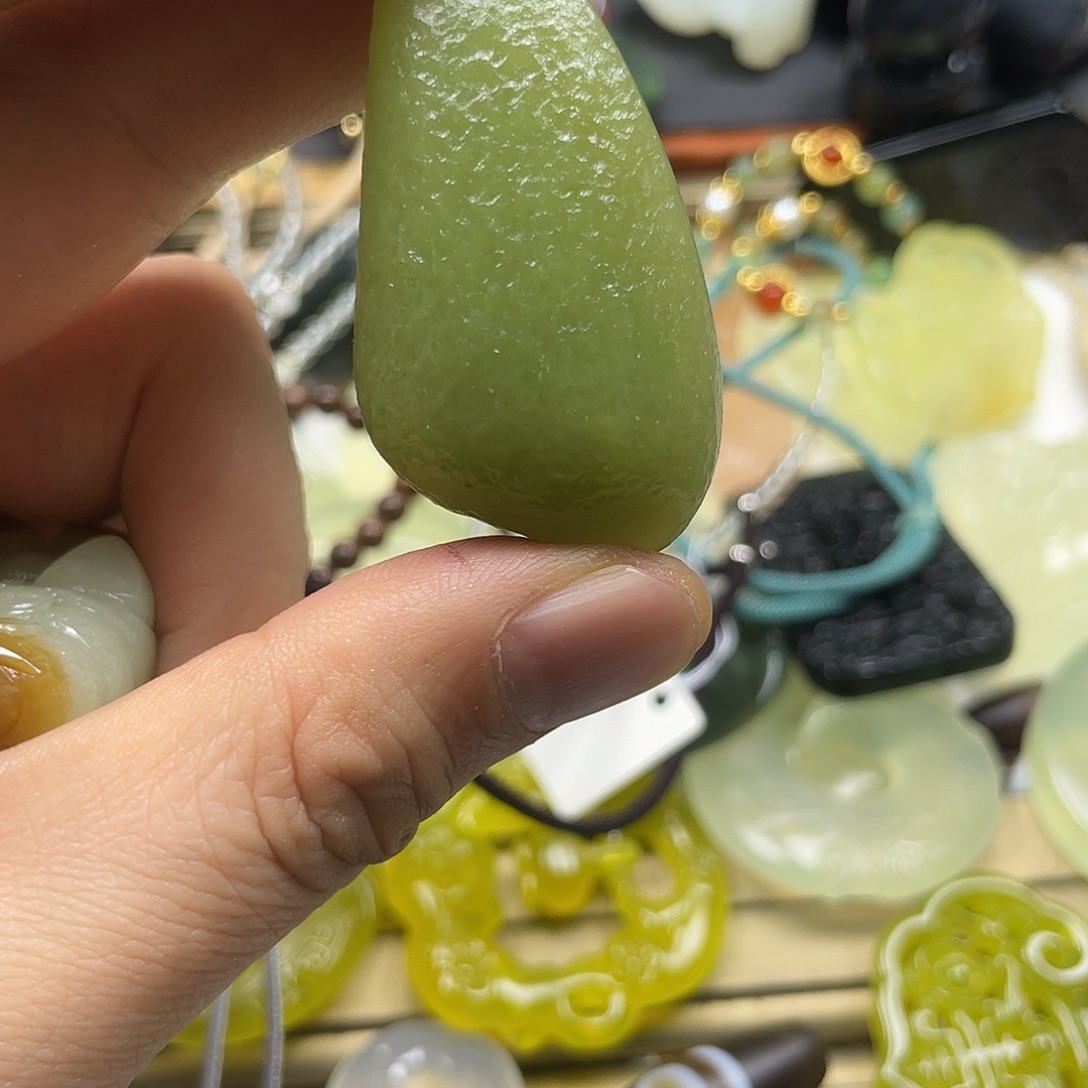 徐***e蛇纹石玉未镶嵌颈饰