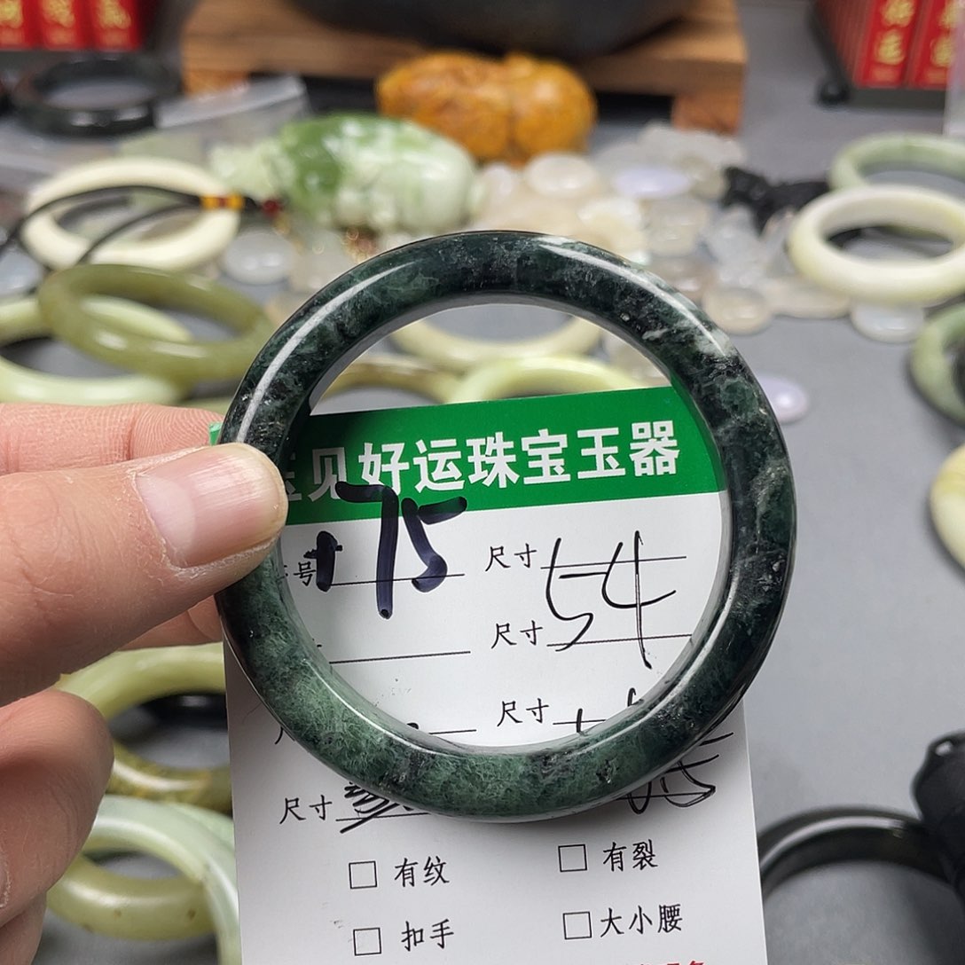 蛇纹石玉手镯未镶嵌