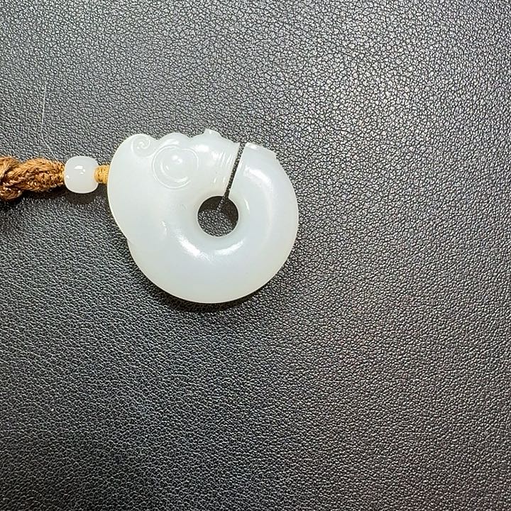 雄***鹰和田玉未镶嵌颈饰