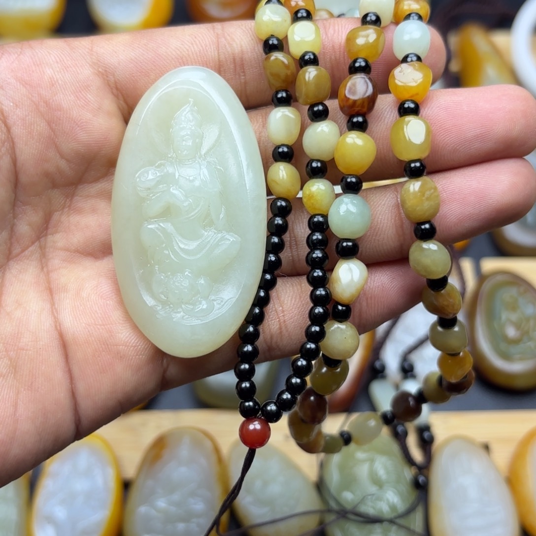 娜***恋和田玉未镶嵌颈饰