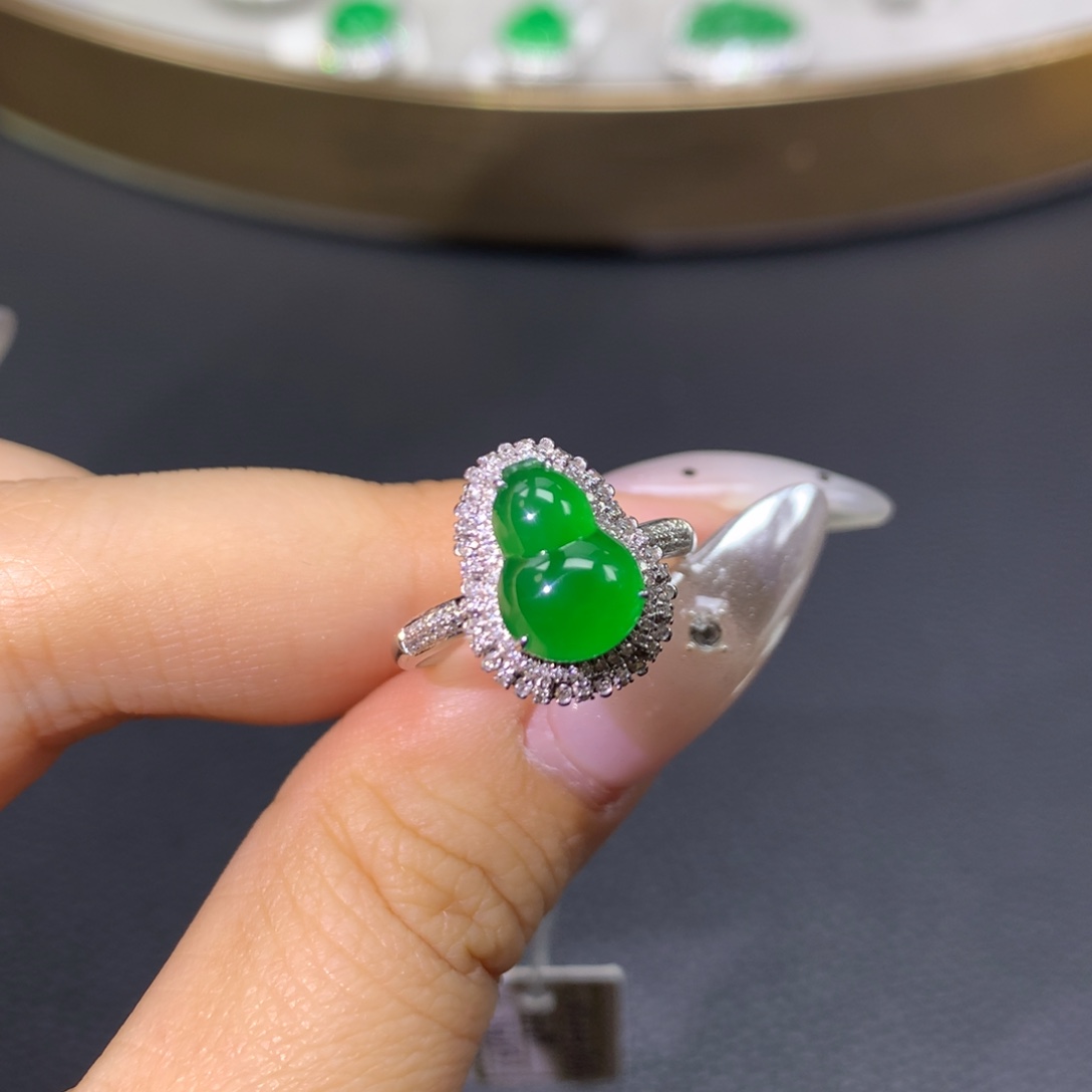 翡翠戒指18K金镶嵌翡翠