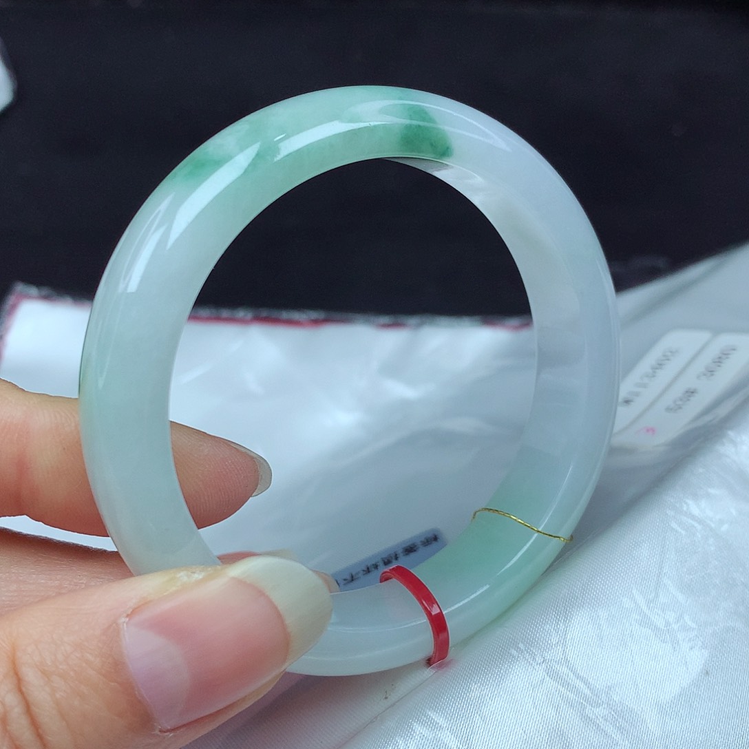 翡翠手镯未镶嵌?***猫53圈402