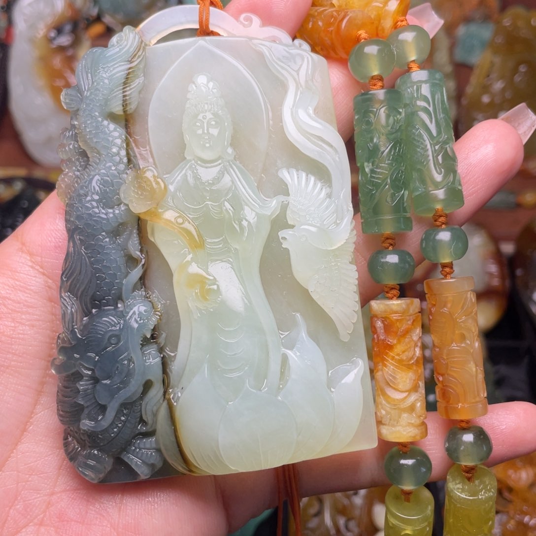 蛇纹石玉未镶嵌颈饰业***者