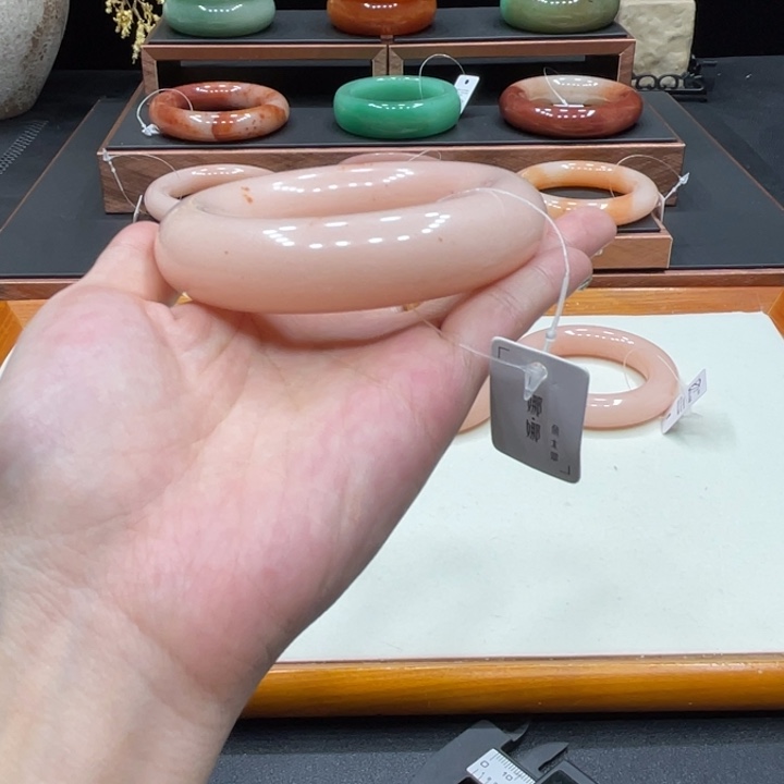 红***~石英质玉（非洲翠）未镶嵌舍