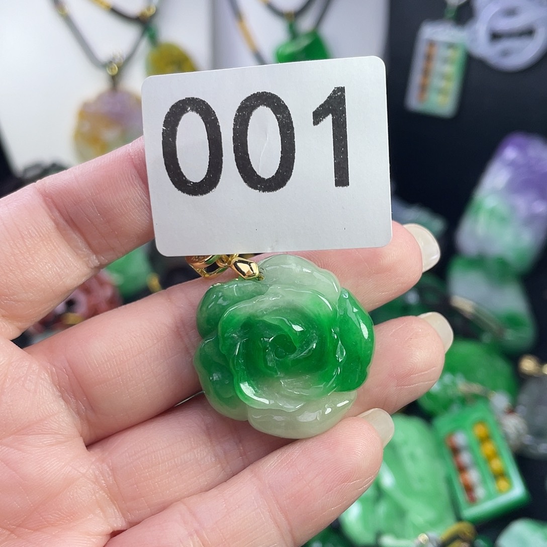 翡翠未镶嵌吊坠(赠链)