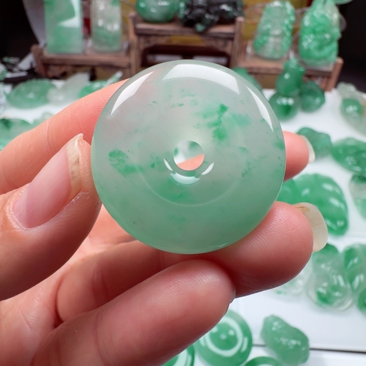 颈饰未镶嵌石英质玉