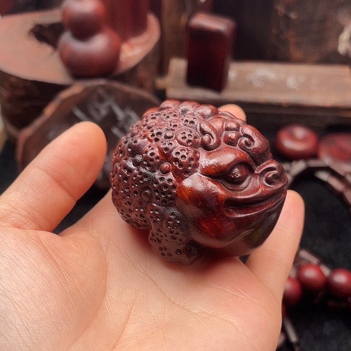 檀香紫檀（小叶紫檀）三脚金蟾手把件