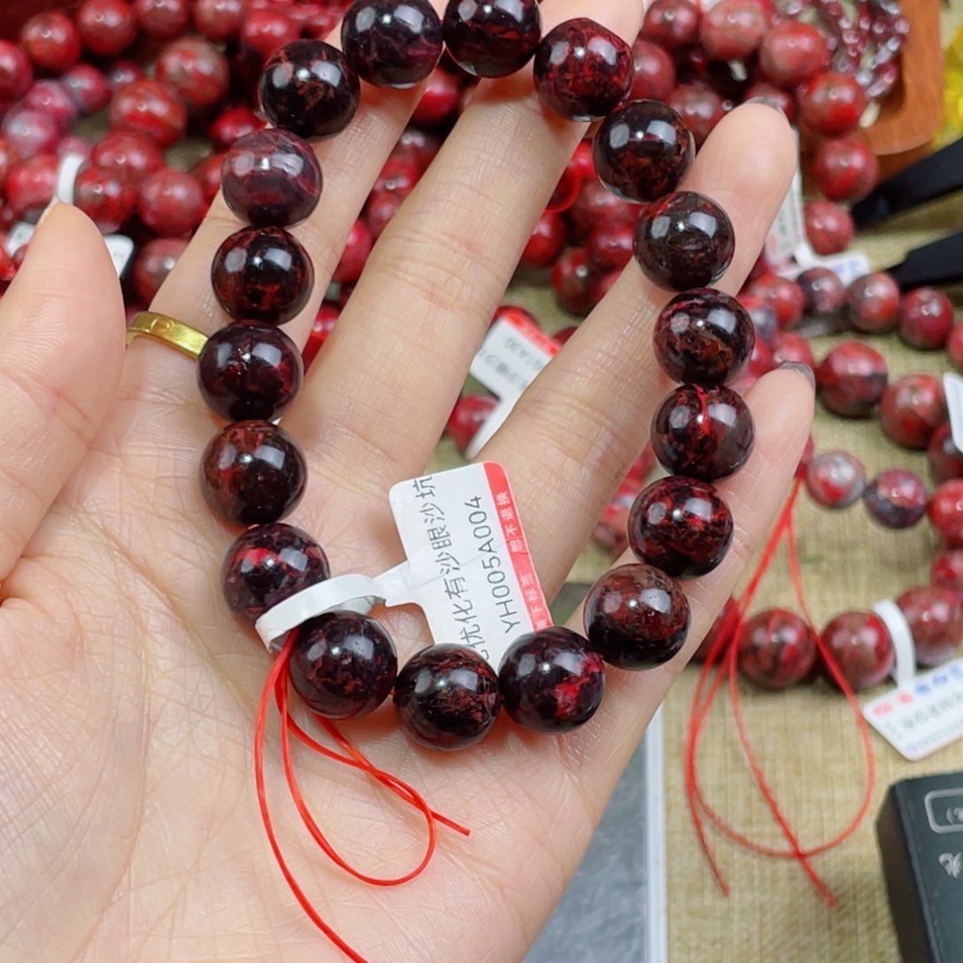 天然辰砂有坑有沙眼微瑕