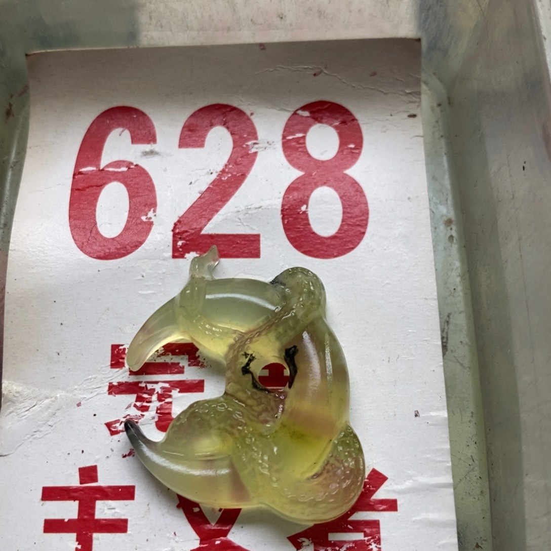 蛇纹石玉挂坠未镶嵌