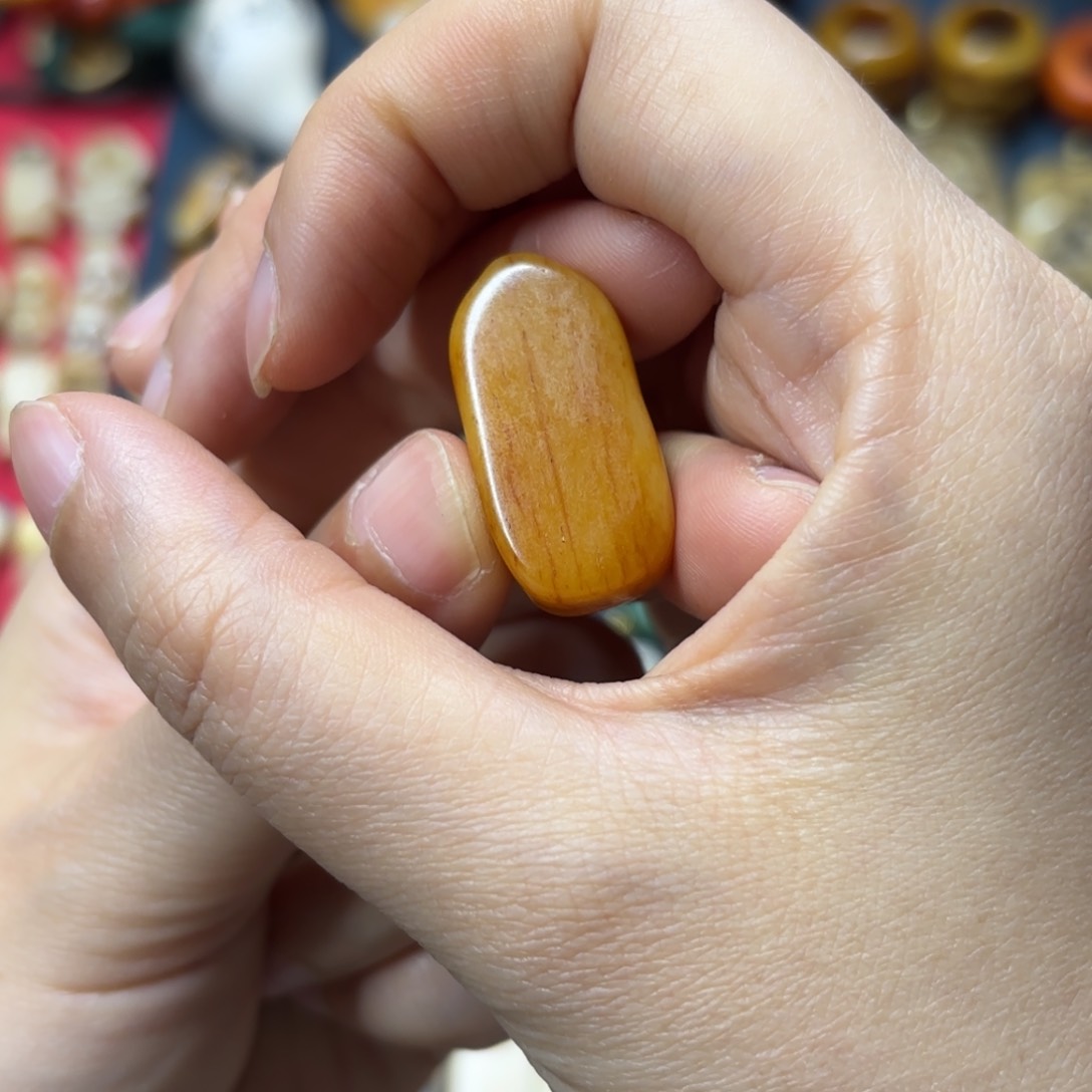 萌**?配饰和化妆等工序制的